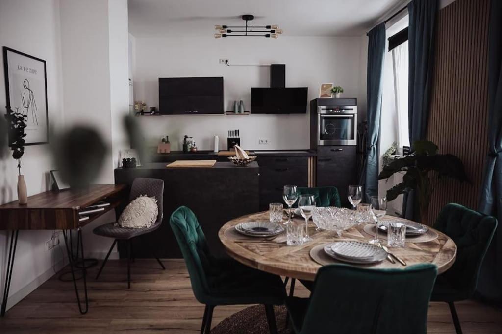 Cozy Dreams: Deluxe 2-Zimmer-Apartment -Kueche Nürnberg Eksteriør bilde